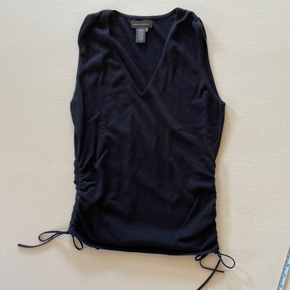 Banana Republic Factory black side-ruched cotton sleeveless knit top